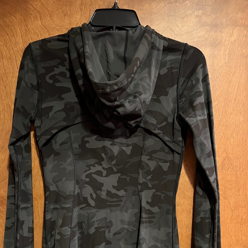 Lululemon camouflage hooded jacket - Picture 8 of 11